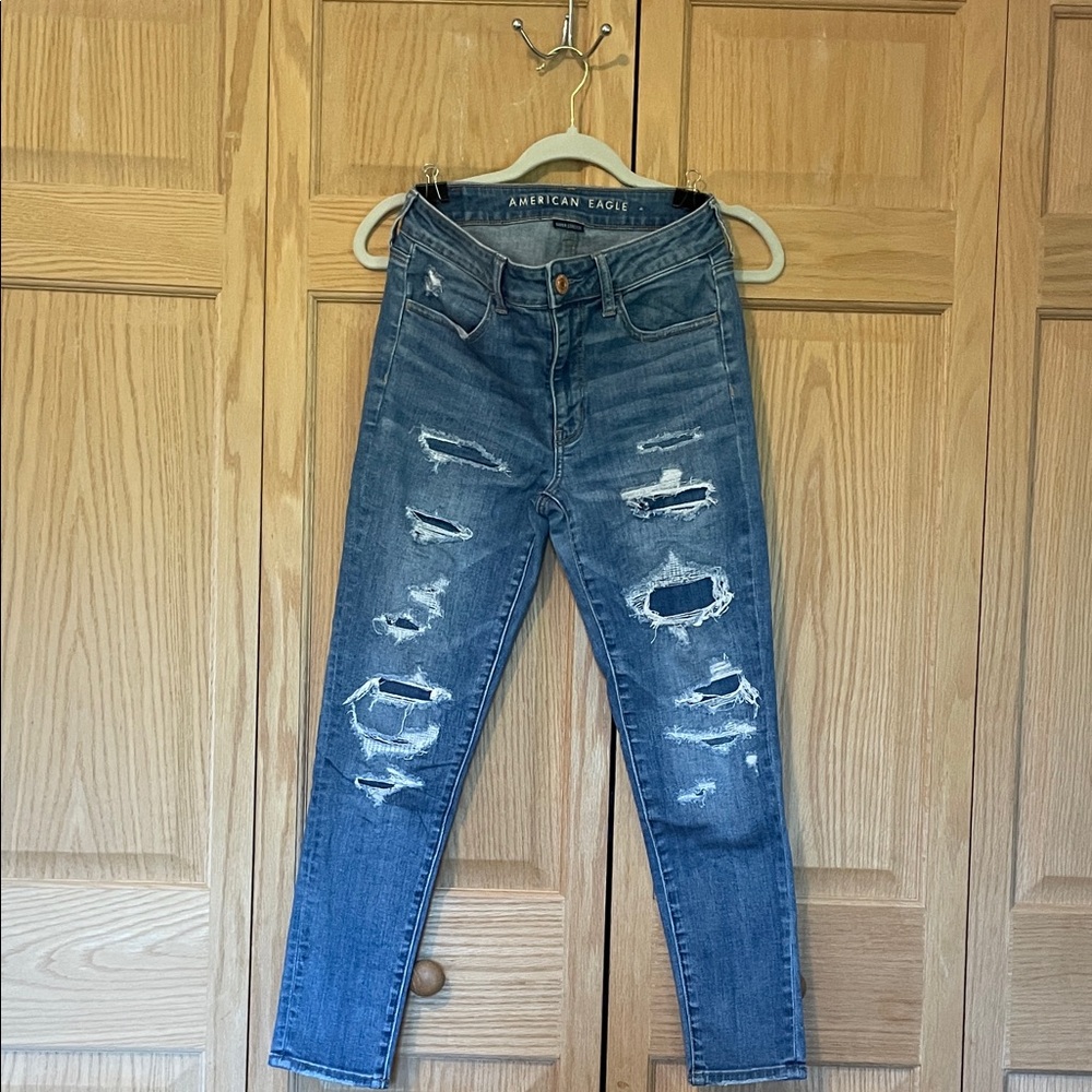 American Eagle Outfitters Women's Distressed Blue Cropped Jeans Super Stretch